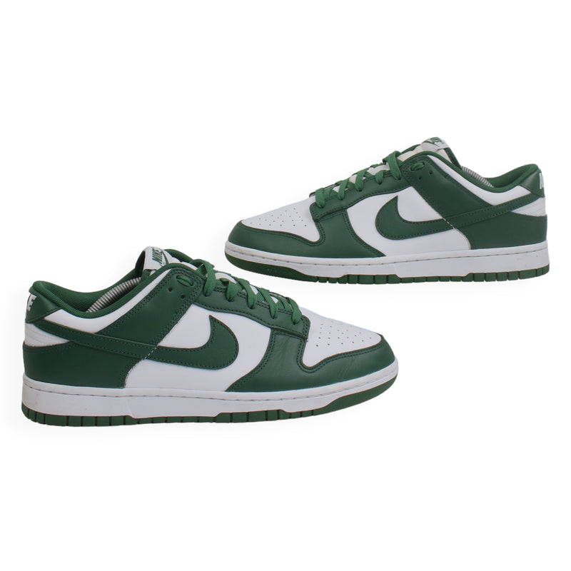 Nike Dunk Low Michigan State Trainers in Green, front