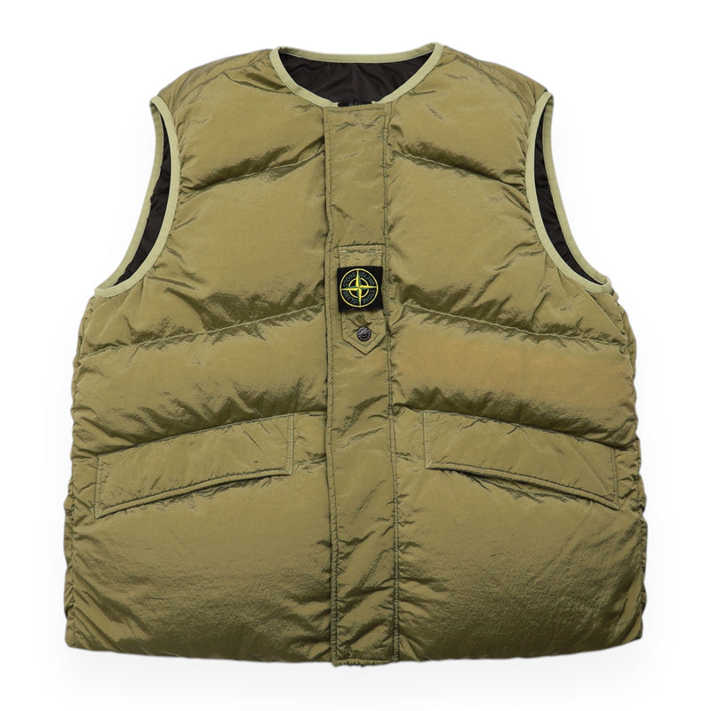 Stone Island A/W 23 Reversible G1119 Nylon Metal in Econyl Regenerated Nylon Down Gilet in Green, front